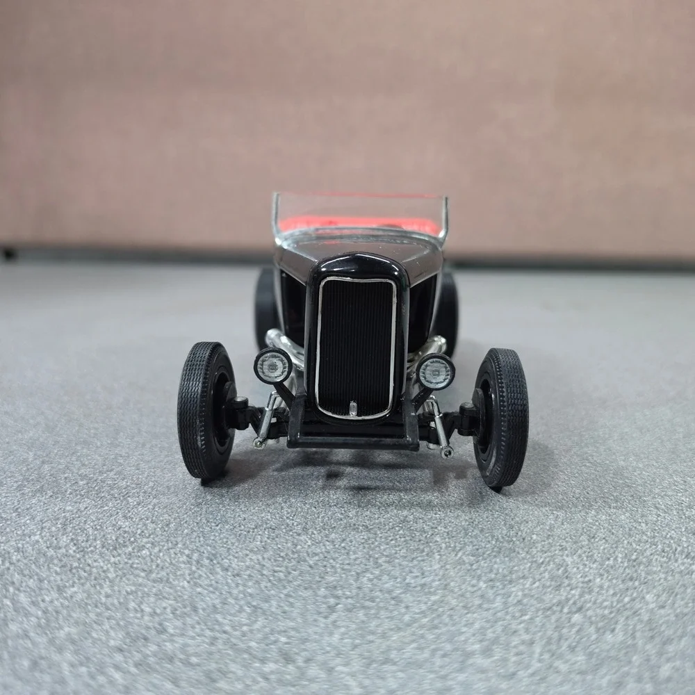 ERTL Ford 1932 Deuce Roadster Hot Rod 1/18 Black Excellent Custom V8 Diecast